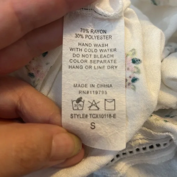 ADORABLE COTTAGE CORE SOFT GIRL TOP CUTOUT COLD SHOULDER OFF WHITE FLORAL - Picture 7 of 7